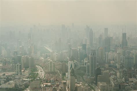 Briefly visiting a city with heavy air pollution can cause breathing ...