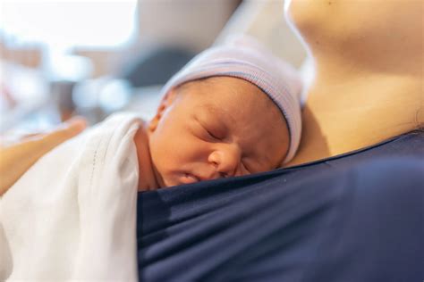 Skin-to-skin contact with your baby : a practice with numerous benefits ...